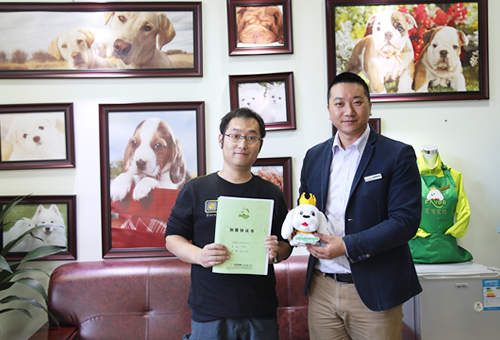庆贺北京卢先生成功签约加盟圣宠宠物